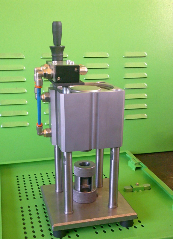 Пневматический пресс для перепрессовки втулки электромагнита